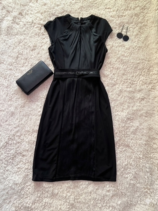 BCBGMaxAzria Dresses & Skirts - BCBGMAXAZRIA Vintage Black High Pleated Neck Cap Sleeve Dress with Belt Size 4